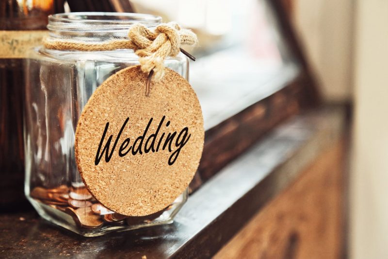 結婚式の費用はいくら必要？費用の内訳や準備する方法を解説