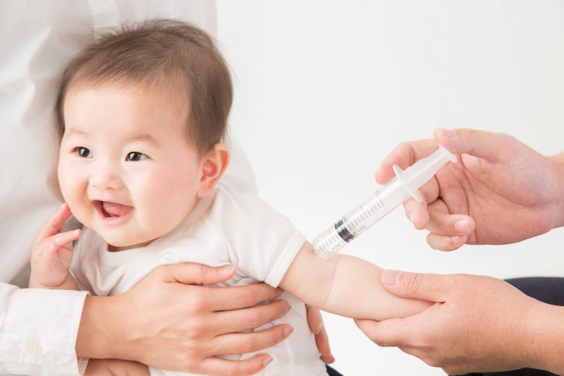 2ヵ月を目安に始めよう！赤ちゃんの予防接種スケジュール