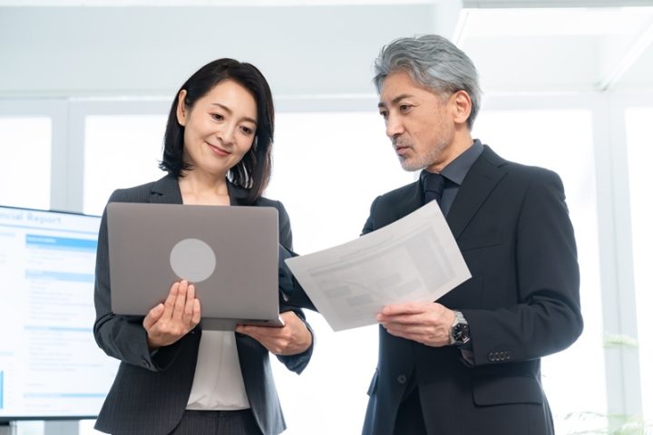50代の平均年収はどれくらい？男女別や学歴別で見る平均年収や生活費の目安