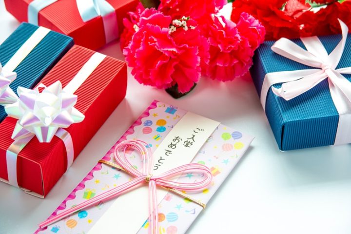 入学祝いの相場はいくら？渡す際のマナーや注意点を紹介