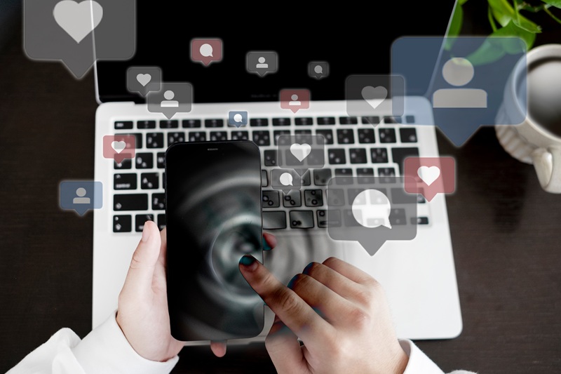 SNS疲れとは？原因や具体的な症状、疲れてしまったときの対処法を紹介